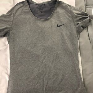 nike pro drifit tee size L